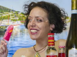 Valeria Nazzaro with the tasty Iskian Negroni Ice Pop