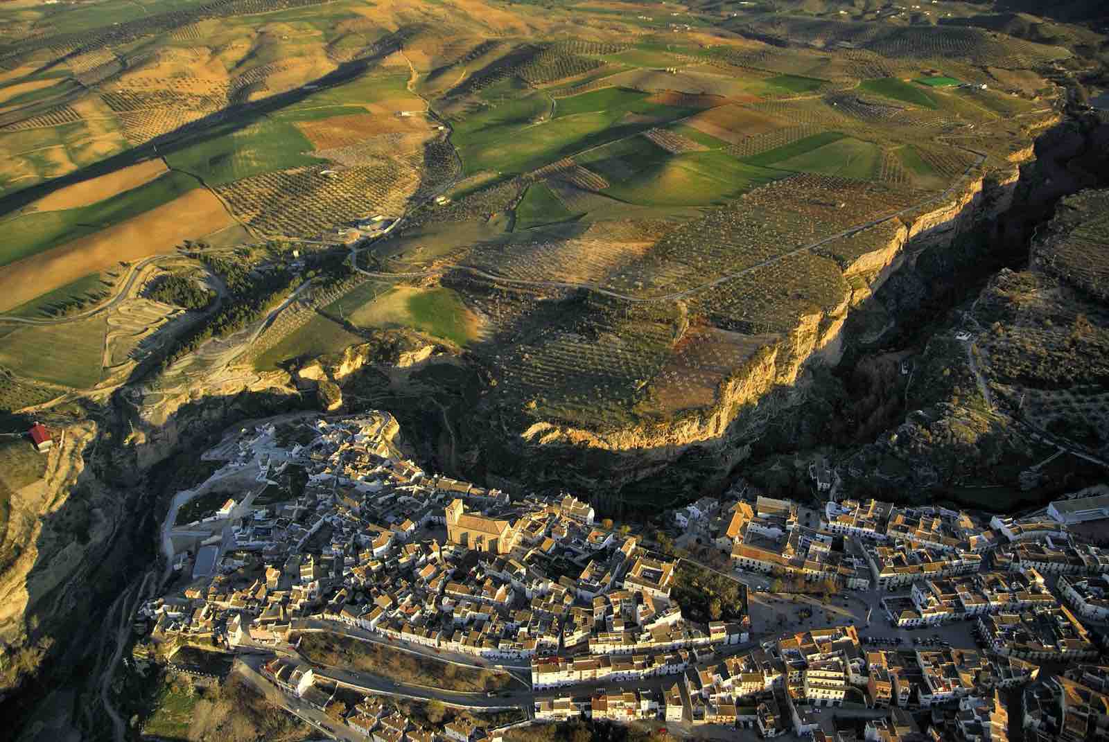 Cycle routes lead to Alhama de Granada, a city in the province of Granada