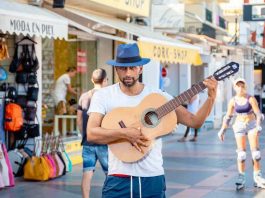 TORREMOLINOS, ANDALUSIA, SPAIN: Man playing the guitar on Carihuela promenade. Costa del Sol
